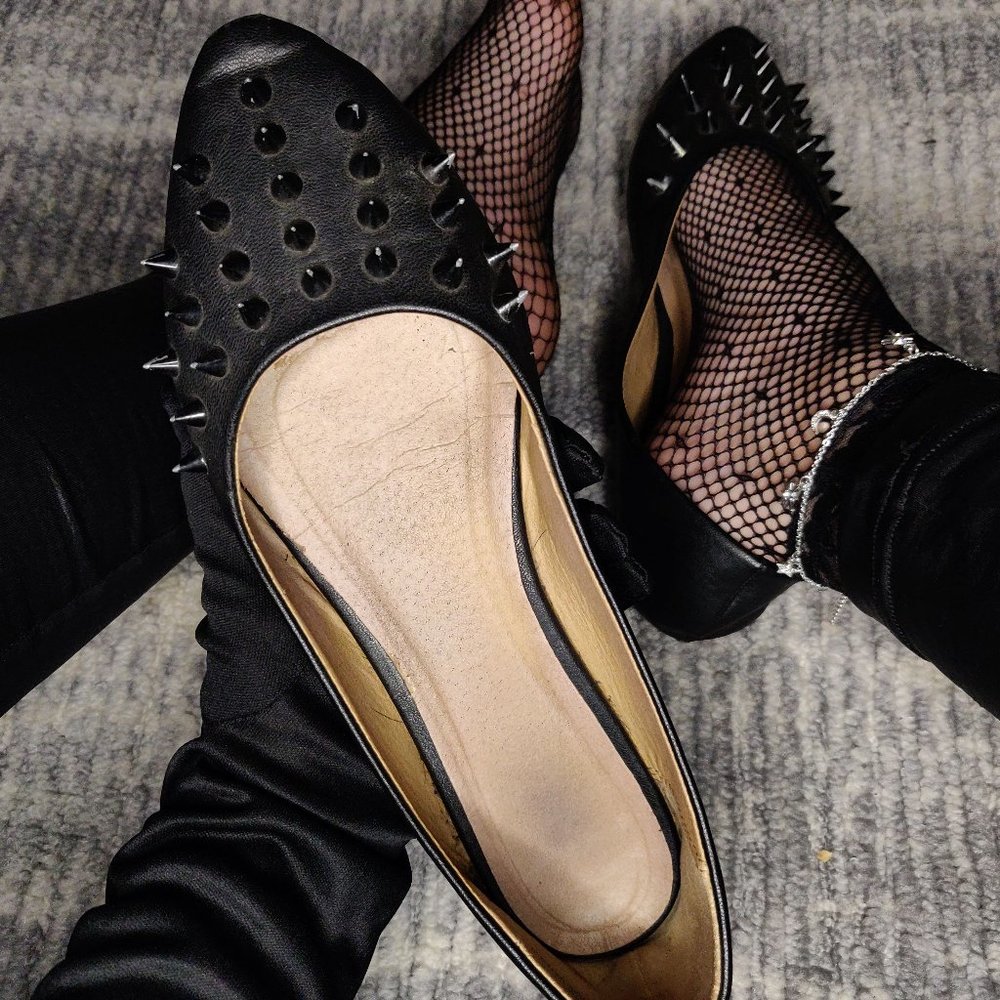 Used Worn Spiked Roxy Flats